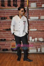Akshay Kumar show the set of Amul Master Chef in FilmCity, Mumbai o 14th Oct 2010 (23).JPG